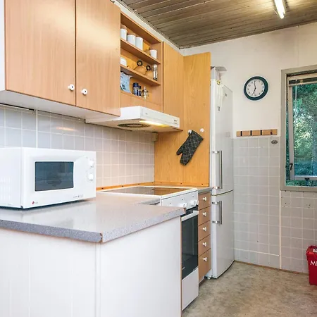 8 Person Holiday In * فايرس ستراند