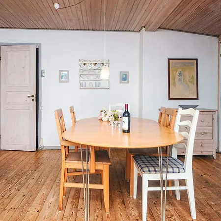 8 Person Holiday In فايرس ستراند